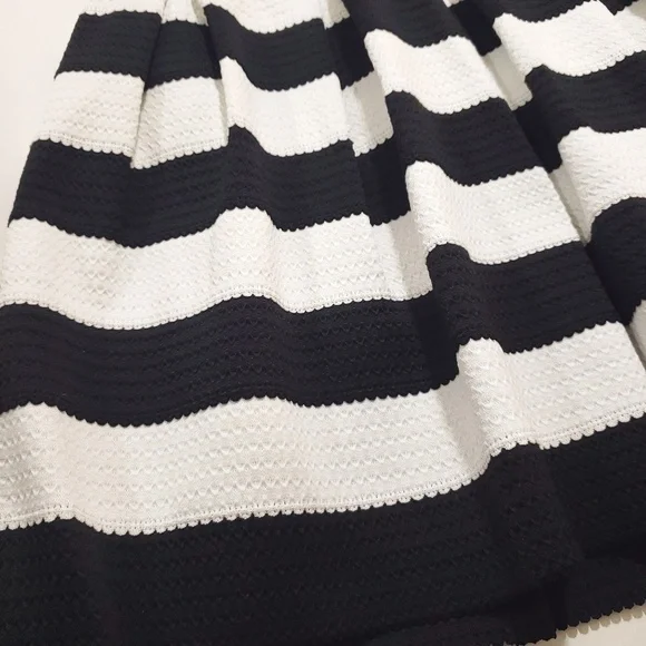 🌸Express Women's Pleated Skirt - Picture 2 of 6